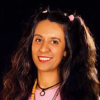 ميرنا، مديرة حسابات أولى